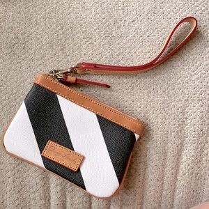 🆕Dooney & Bourke Wristlet